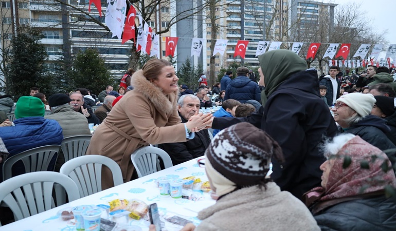 Başkan Hürriyet, Akarca’da yüzlerce vatandaşla bir araya geldi