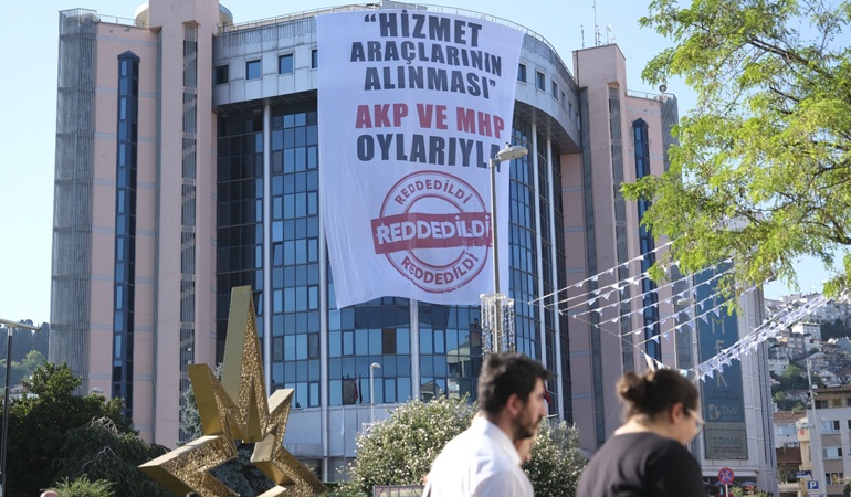 Başkan Hürriyet AKP ve MHP’lileri halka şikayet etti