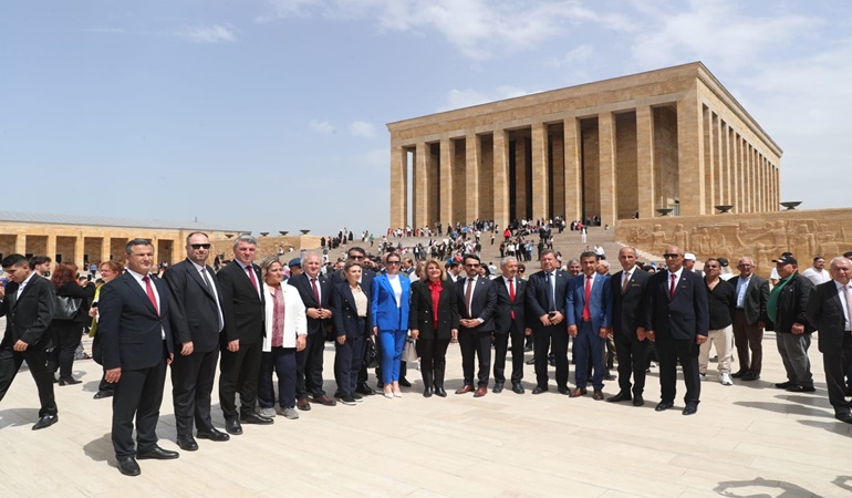 Başkan Hürriyet, Ata’nın huzuruna çıktı