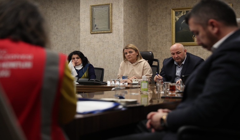 Başkan Hürriyet, ayağının tozuyla belediye yönetimini topladı 