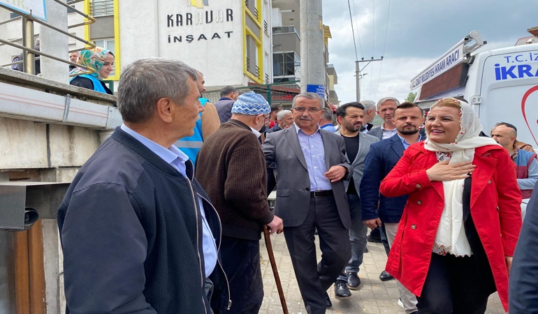 Başkan Hürriyet cami cemaatiyle buluştu