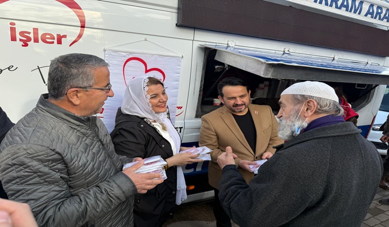 Başkan Hürriyet cami cemaatiyle buluştu