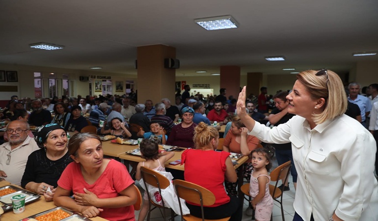 Başkan Hürriyet, Çayırova’da canların iftar sofrasına konuk oldu