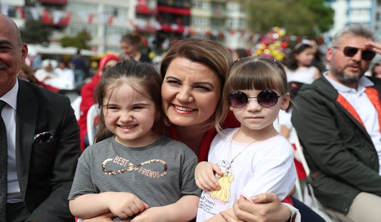 Başkan Hürriyet, çocukların bayramını kutladı