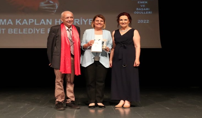 Başkan Hürriyet’e uluslararası sanata katkı ödülü 