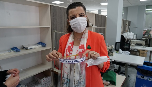 Başkan Hürriyet esnafa siper maske dağıtacak