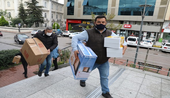 Başkan Hürriyet’in çağrısıyla İzmit halkı İzmirli kardeşleri için seferber oldu