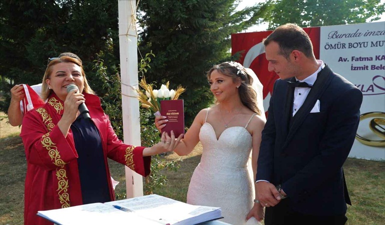 Başkan Hürriyet, İzmitlileri iyi ve kötü günde yalnız bırakmıyor