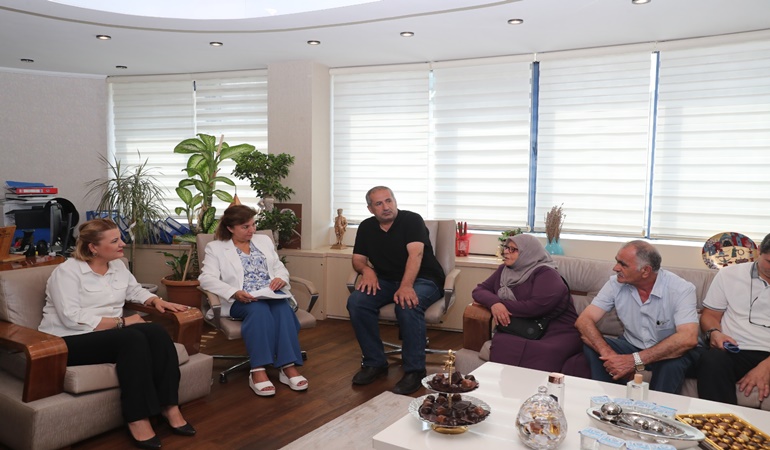 Başkan Hürriyet, İzmitlilerin sorunlarına kulak verdi
