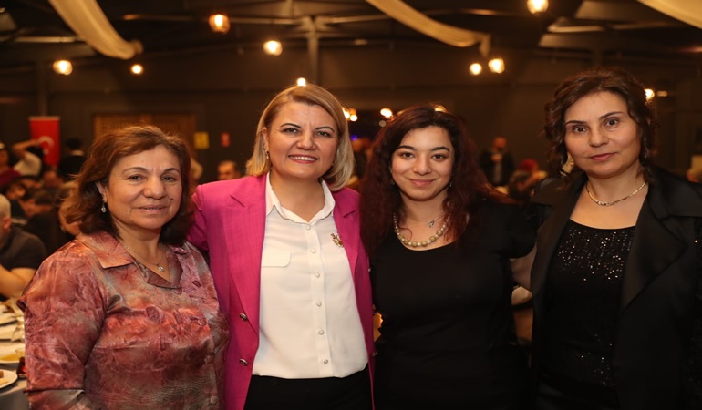 Başkan Hürriyet, kurtuluş gecesinde Ardahanlıları yalnız bırakmadı