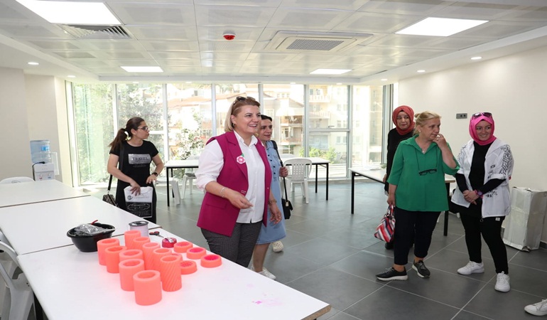 Başkan Hürriyet Kuruçeşme Yaşam Merkezini bölgenin girişimci kadınlarına tanıttı 