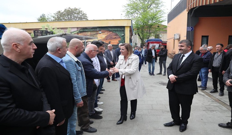 Başkan Hürriyet, Pazarcı esnaflarıyla bayramlaştı