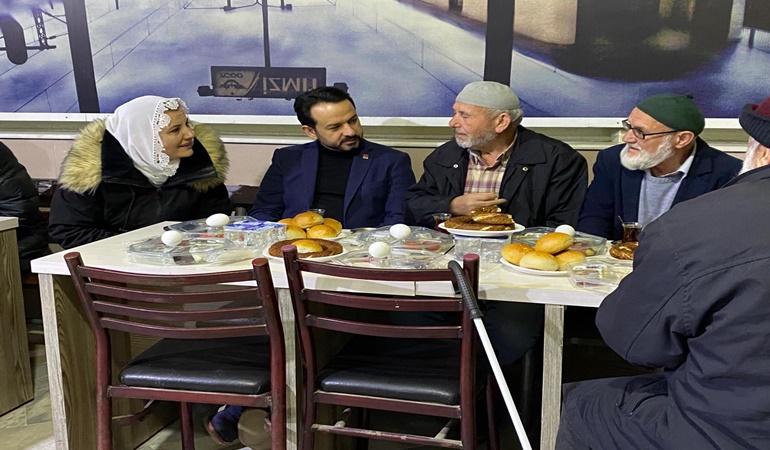 Başkan Hürriyet, sabahın ilk ışıklarında Şirinevler’de cemaat, esnaf ve işçilerle buluştu