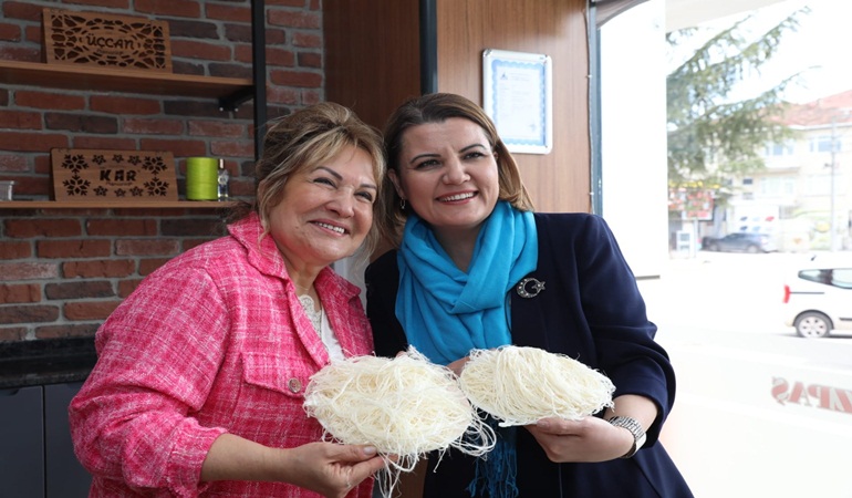 Başkan Hürriyet, Sahrap Soysal ile Mutfak Hikayeleri'nde İzmit'in yerel lezzetlerini tanıttı