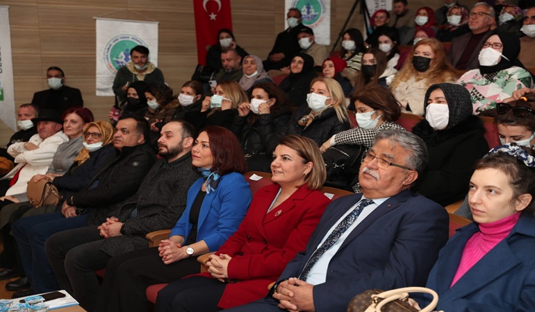 Başkan Hürriyet Sevgili Doktor oyununu izledi