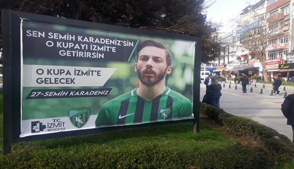 Başkan Hürriyet'ten futbolculara afişli motivasyon