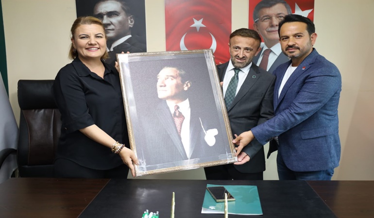 Başkan Hürriyet’ten Gelecek Partisi’ne ziyaret