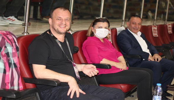 Başkan Hürriyet’ten İzmit’in Perilerine moral