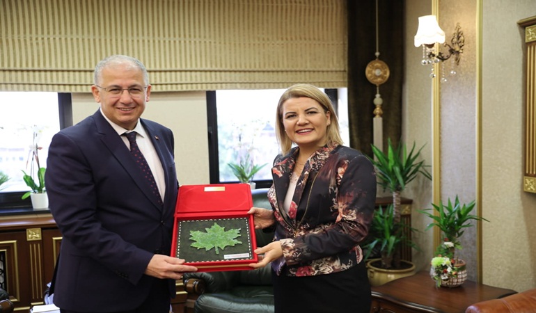 Başkan Hürriyet'ten, KOÜ Rektörü Prof. Dr. Cantürk'e hayırlı olsun ziyareti 