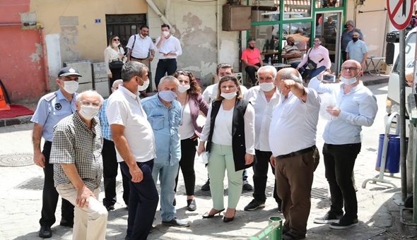 Başkan Hürriyet’ten Kuruçeşme esnafına moral ve maske desteği