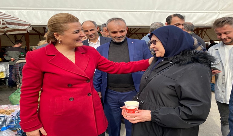 Başkan Hürriyet'ten Yeşilova Pazarı’nda içten buluşma