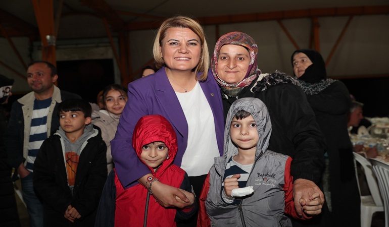 Başkan Hürriyet Yeşilova sakinleriyle iftarda buluştu