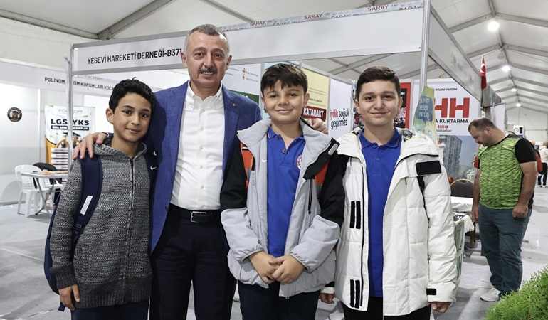 Başkan, Kitap Fuarı’nda gençlerle sohbet etti