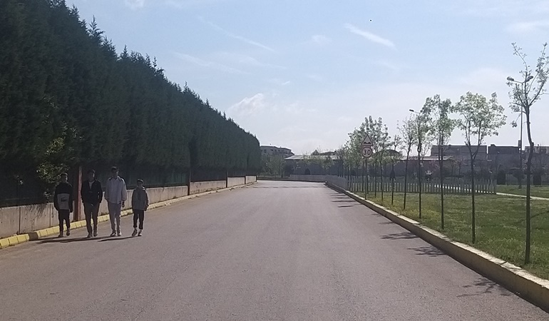 Başkan Kocaman buradan yaya olarak geçsin!