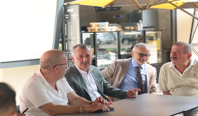 Başkan Mola Kafe’de mola verdi, teşekkürle moral buldu