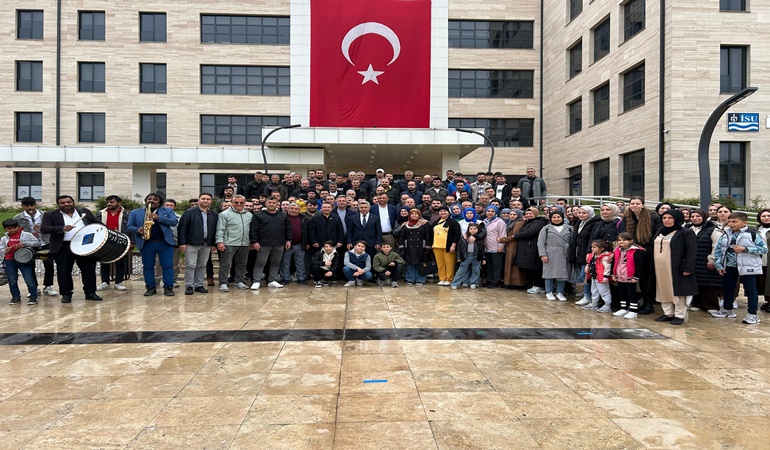 Başkan Ölmez işçileri klarnetle uğurladı