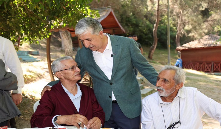 Başkan Ömeroğlu, 65 yaş üstü vatandaşlarla bir araya geldi