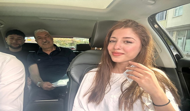 Başkan Ömeroğlu sınava geç kalan öğrencileri makam aracıyla sınava yetiştirdi