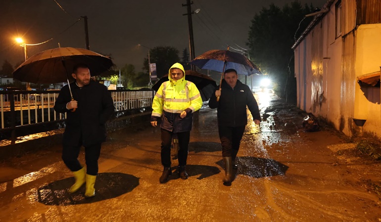 Başkan Özlü Başiskele’nin dört bir yanında incelemelerde bulundu 