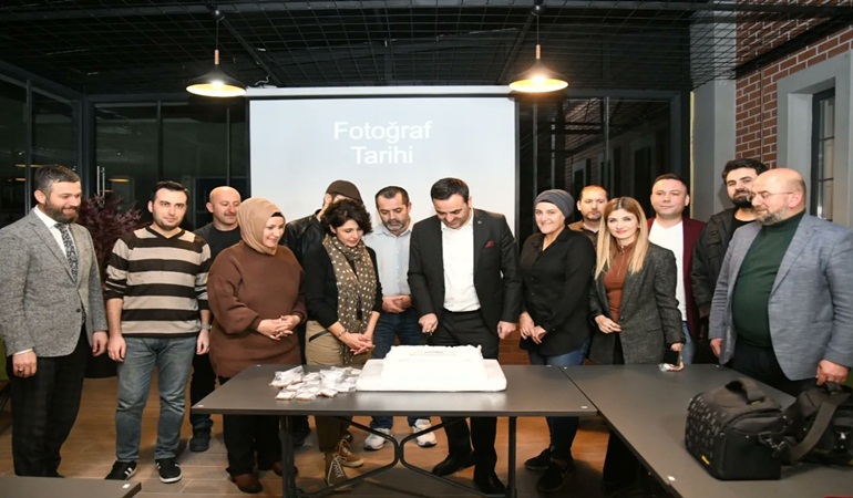 Başkan Özlü fotoğrafçılık kursunda hemşehrileriyle buluştu