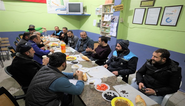 Başkan Özlü karla mücadele ekibini yalnız bırakmadı