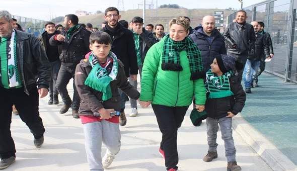 Başkan Pelin Coştur Filiz Terzibayırı gençlerini maça götürdü