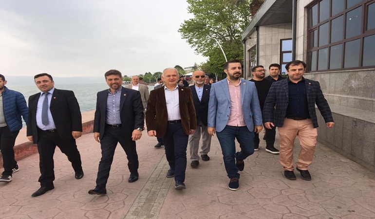 Başkan Sarı Karamürsel’de halkla buluştu