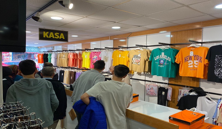 Başkan Şayir, bayram öncesi çocukları sevindirdi   