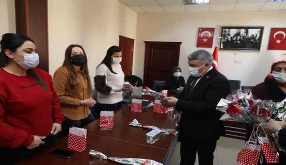 Başkan Şayir’den kadın personele ikramiye jesti