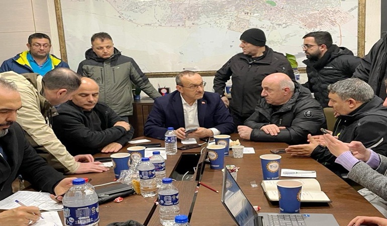 Başkan Şayir ve 65 kişilik ekip deprem bölgesinde 