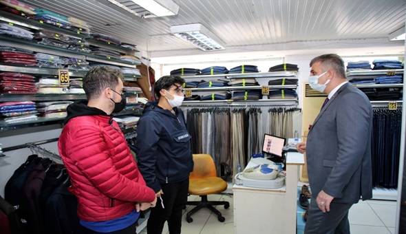 Başkan Sezer 19 Mayıs Cadde esnafını gezdi