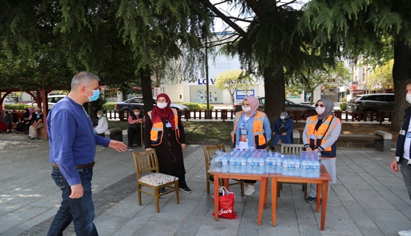 Başkan Sezer büyükleri yine yanlız bırakmadı