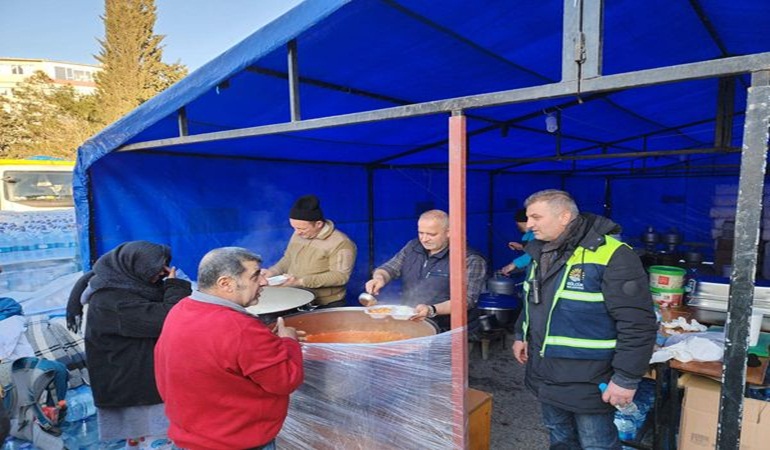 Başkan Sezer’den deprem bölgesindeki çalişmalar hakkinda açiklama