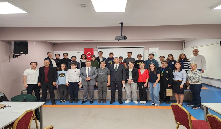 Başkan Sezer’den Gölcük’ü gururlandıran öğrencilere ziyaret