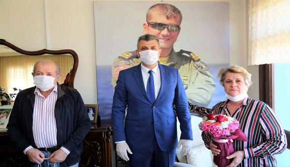 Başkan Sezer'den şehit annelerine ziyaret