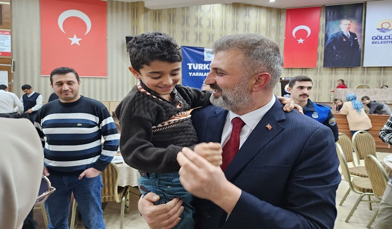 Başkan Sezer depremzedelerle iftar sofrasında buluştu