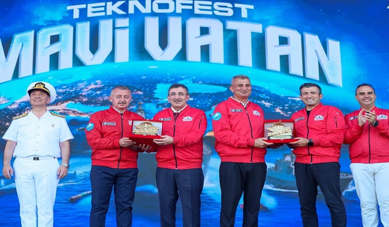 Başkan Sezer’e TEKNOFEST Mavi Vatan anı plaketi