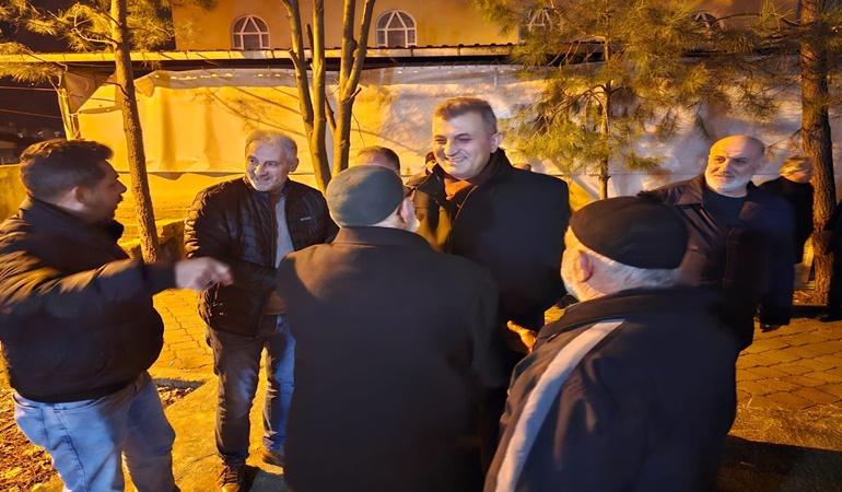 Başkan Sezer, gece gündüz sahada