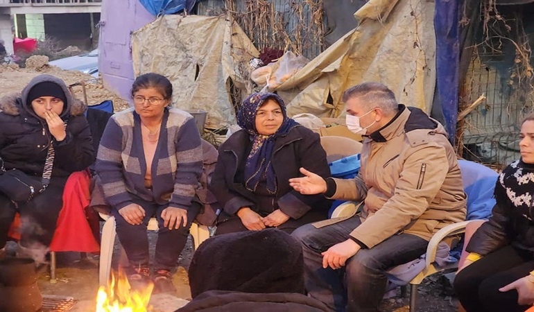 Başkan Sezer Hatay'da depremzedelerin taleplerini dinledi