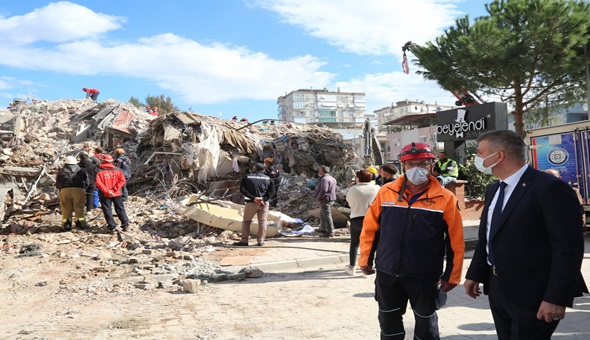 Başkan Sezer, ilçe başkanlarıyla birlikte İzmir’deydi